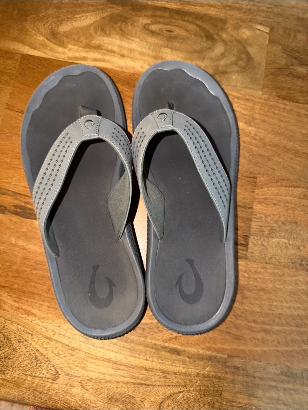 OluKai Men's Gray and Charcoal Flip-Flop Sandals